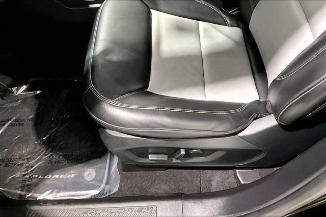 Used 2022 Ford Explorer XLT w/ XLT Sport Appearance Package AWD/4WD image 25