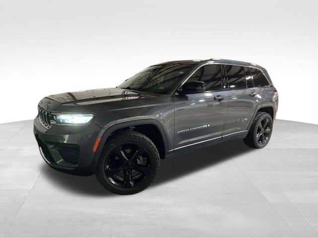 Used 2023 Jeep Grand Cherokee Laredo AWD/4WD image 3