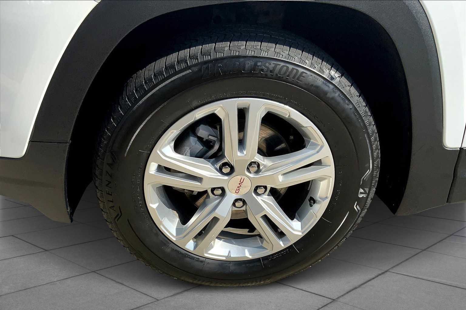 Used 2024 GMC Terrain SLE image 10
