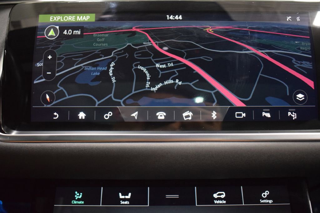 Used 2020 Land Rover Range Rover Evoque SE image 28