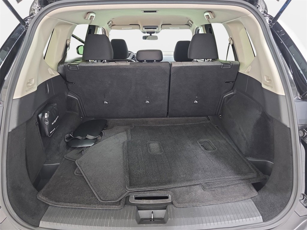 Used 2023 Nissan Rogue SV image 34