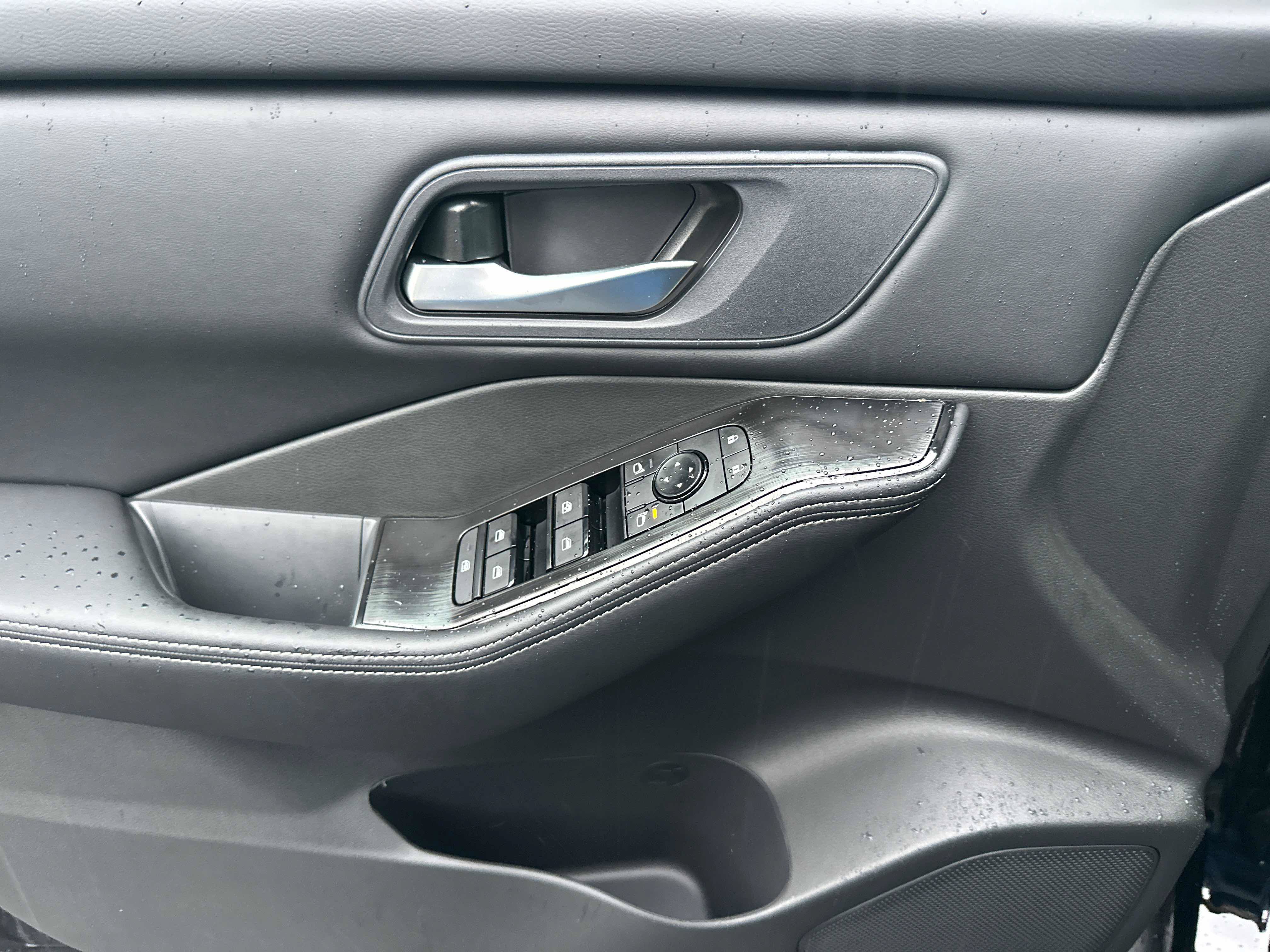 New 2027 Nissan Rogue SV AWD/4WD image 16
