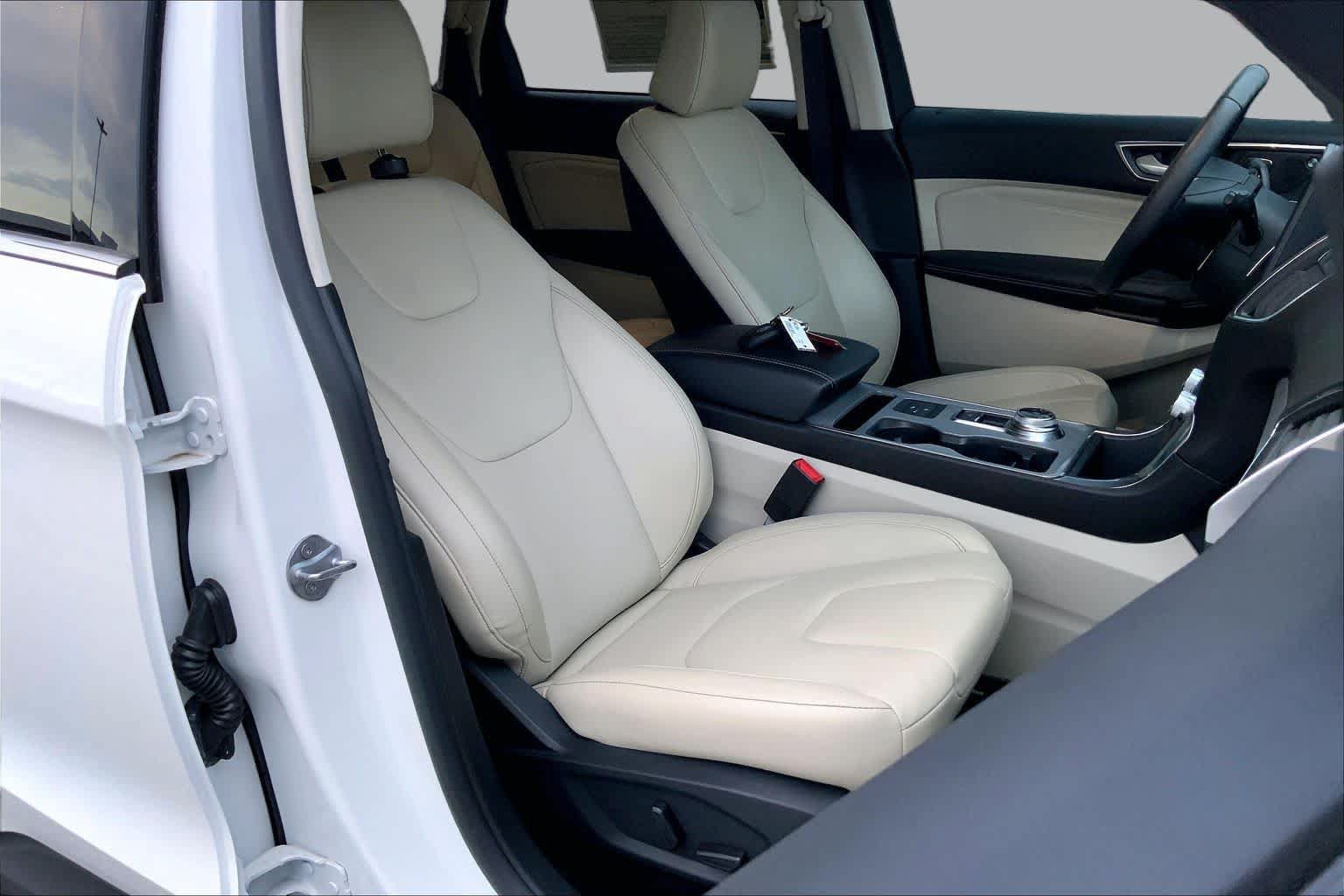 Used 2022 Ford Edge Titanium AWD/4WD image 9