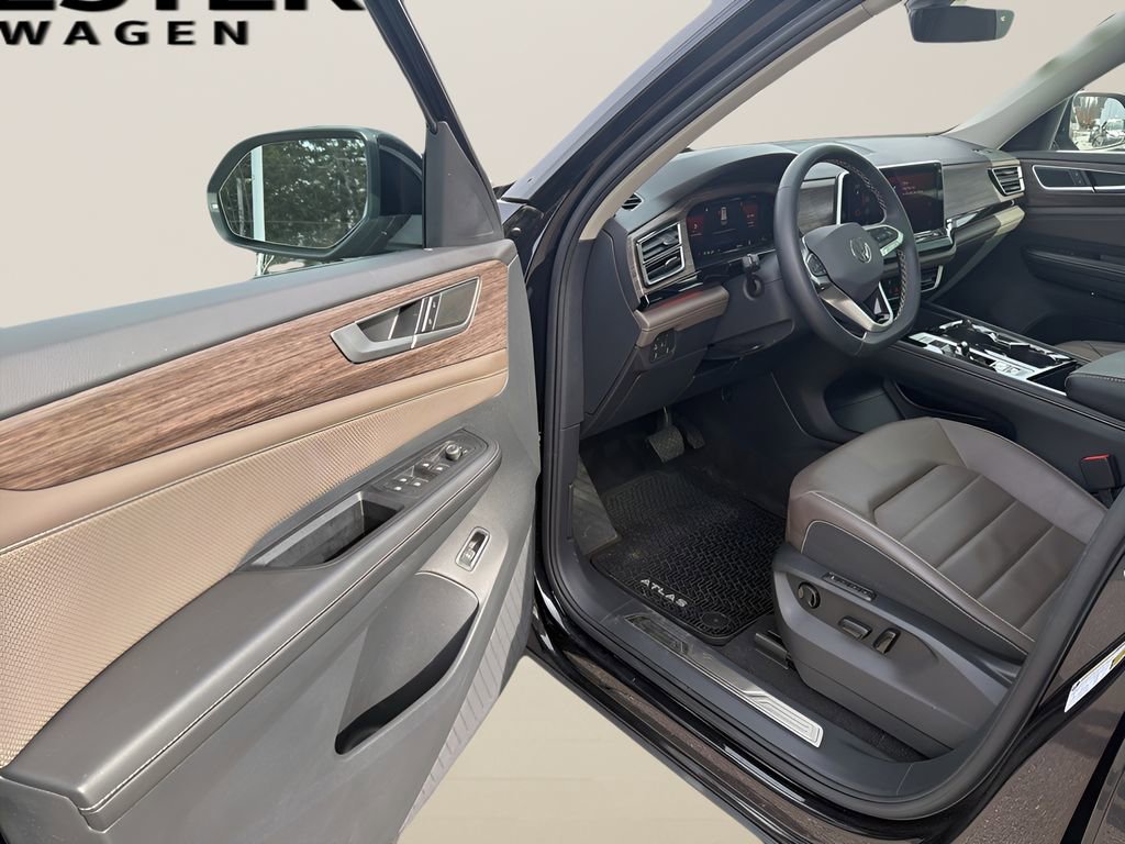 Used 2024 Volkswagen Atlas SEL image 13