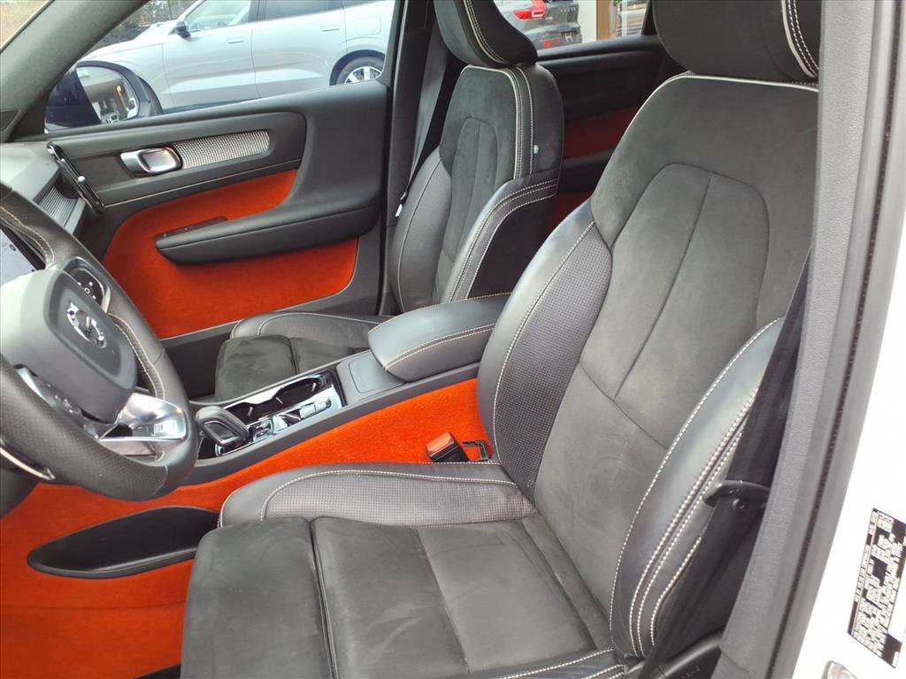 Used 2020 Volvo XC40 T4 R-Design w/ Protection Package Premier image 19