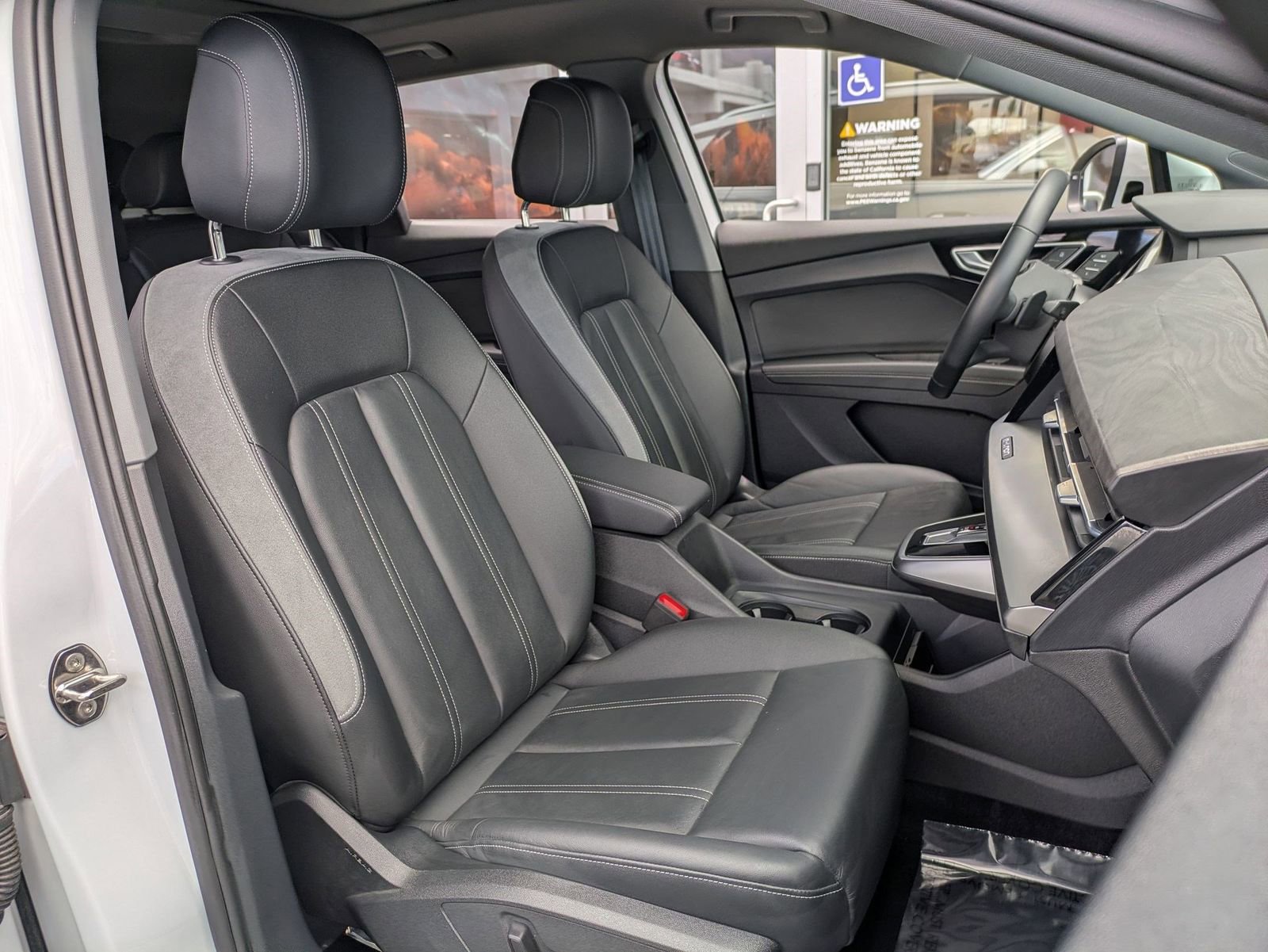 Used 2022 Audi Q4 e-tron Premium Plus w/ Premium Plus image 28