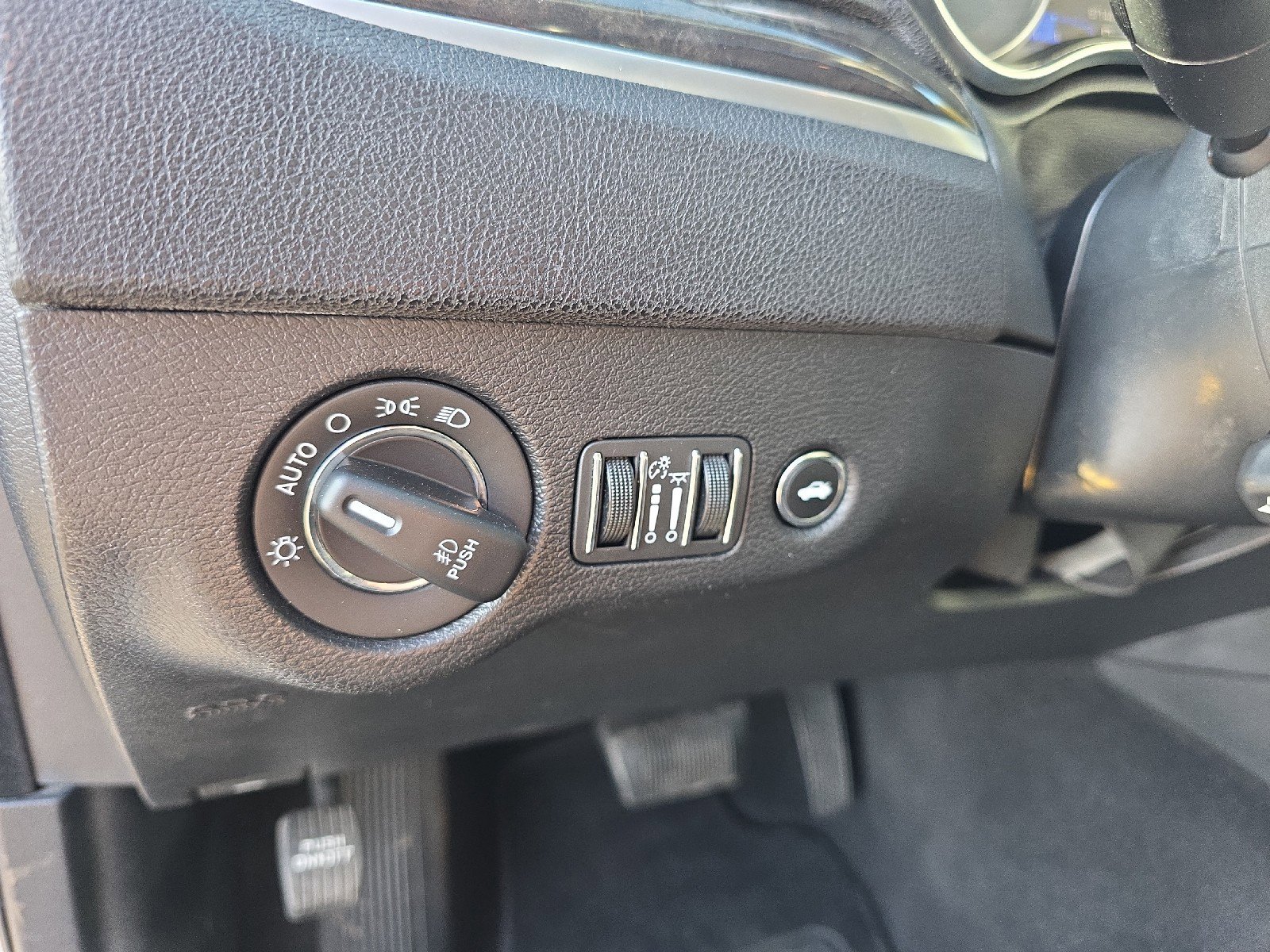 Used 2019 Chrysler 300 Limited image 23