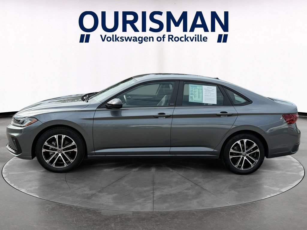 Used 2025 Volkswagen Jetta Sport FWD image 3