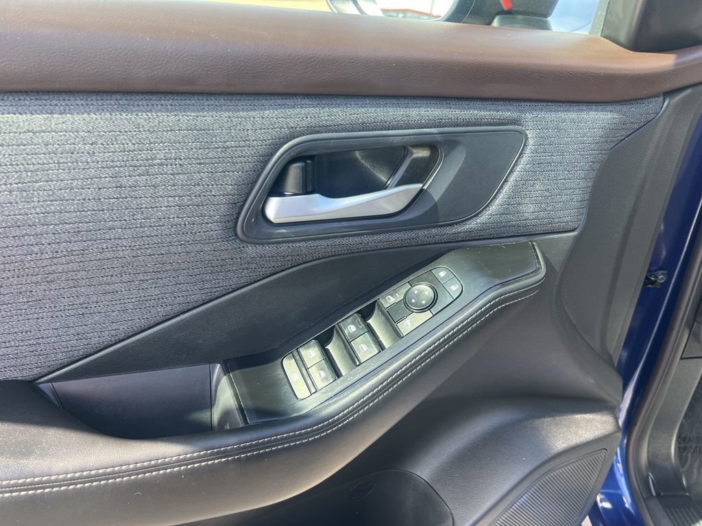 Used 2023 Nissan Rogue SV image 14