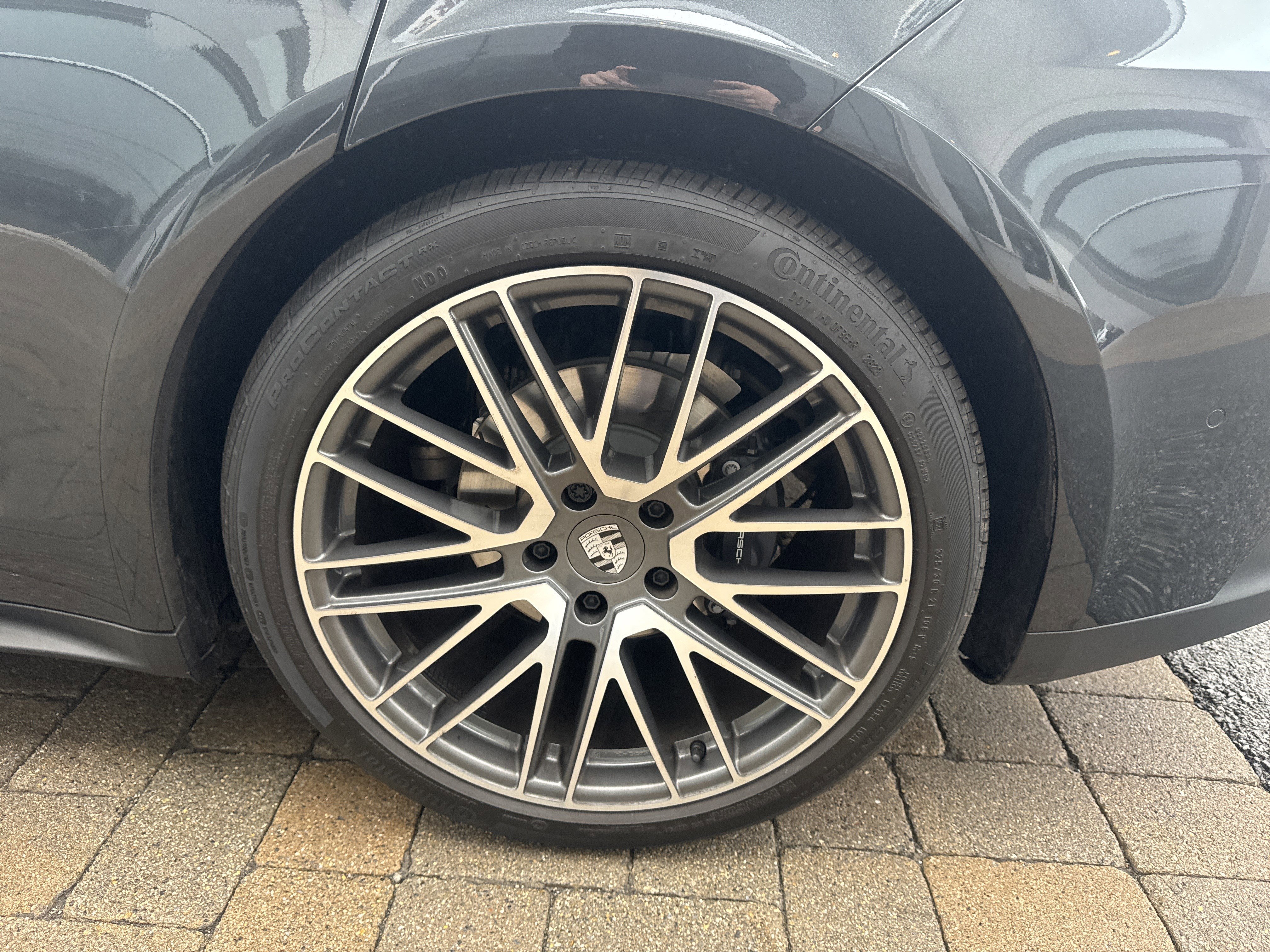 Used 2024 Porsche Panamera image 31