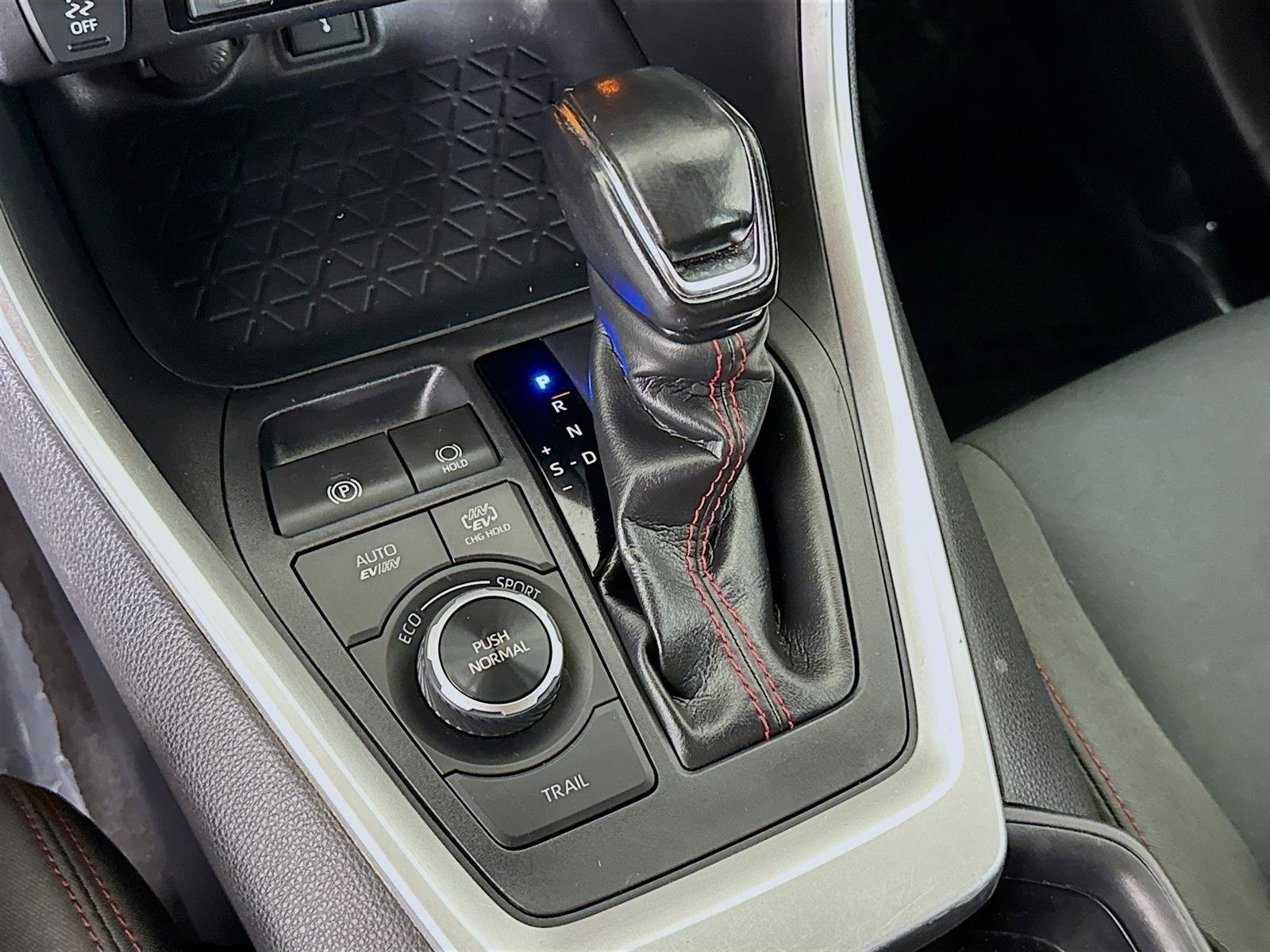 Used 2021 Toyota RAV4 SE w/ Weather & Moonroof Package AWD/4WD image 19