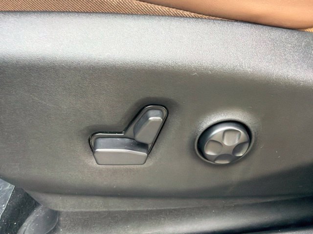 Used 2017 Chrysler Pacifica Limited FWD image 33