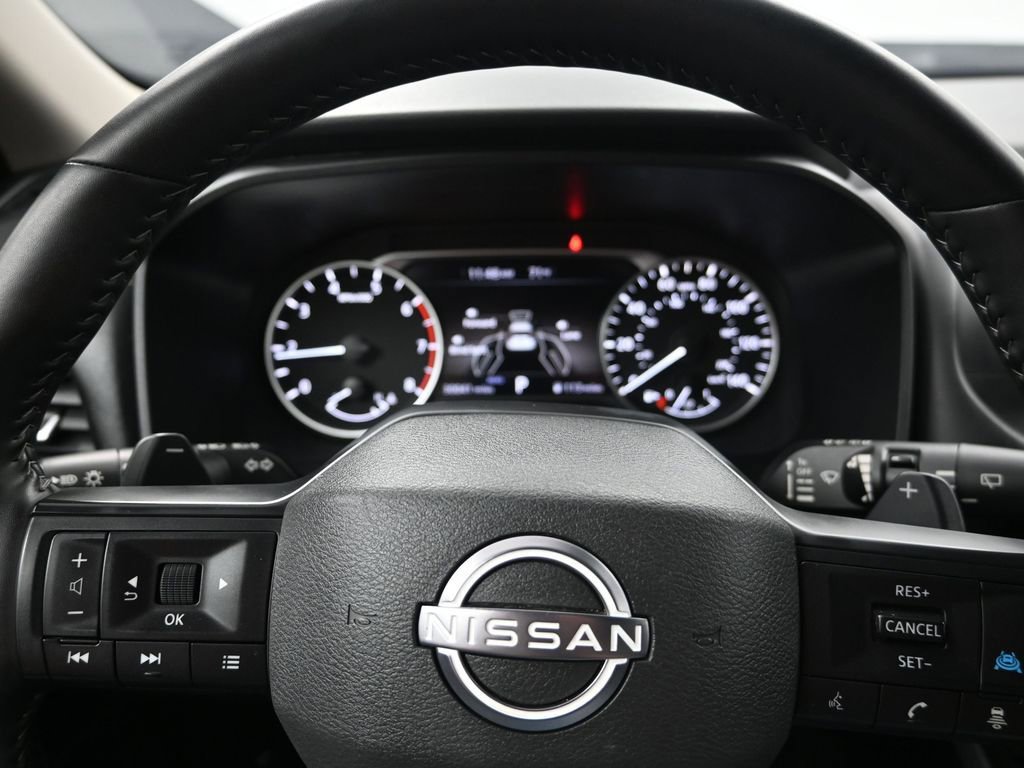 Used 2025 Nissan Rogue SV image 15