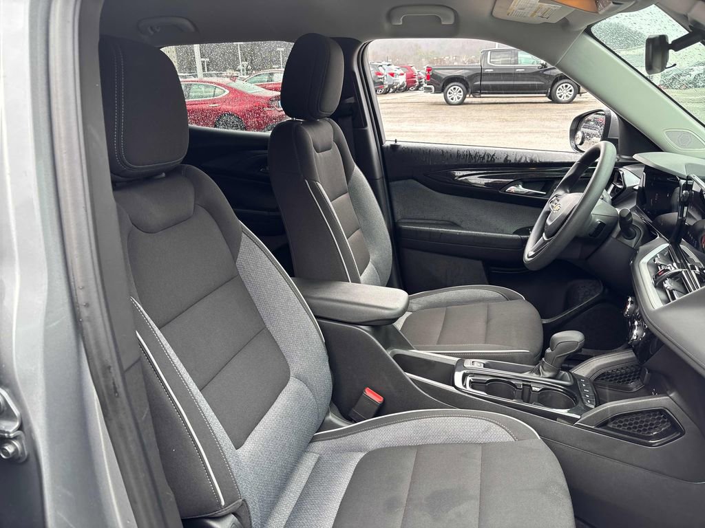 Used 2025 Chevrolet TrailBlazer LT image 32