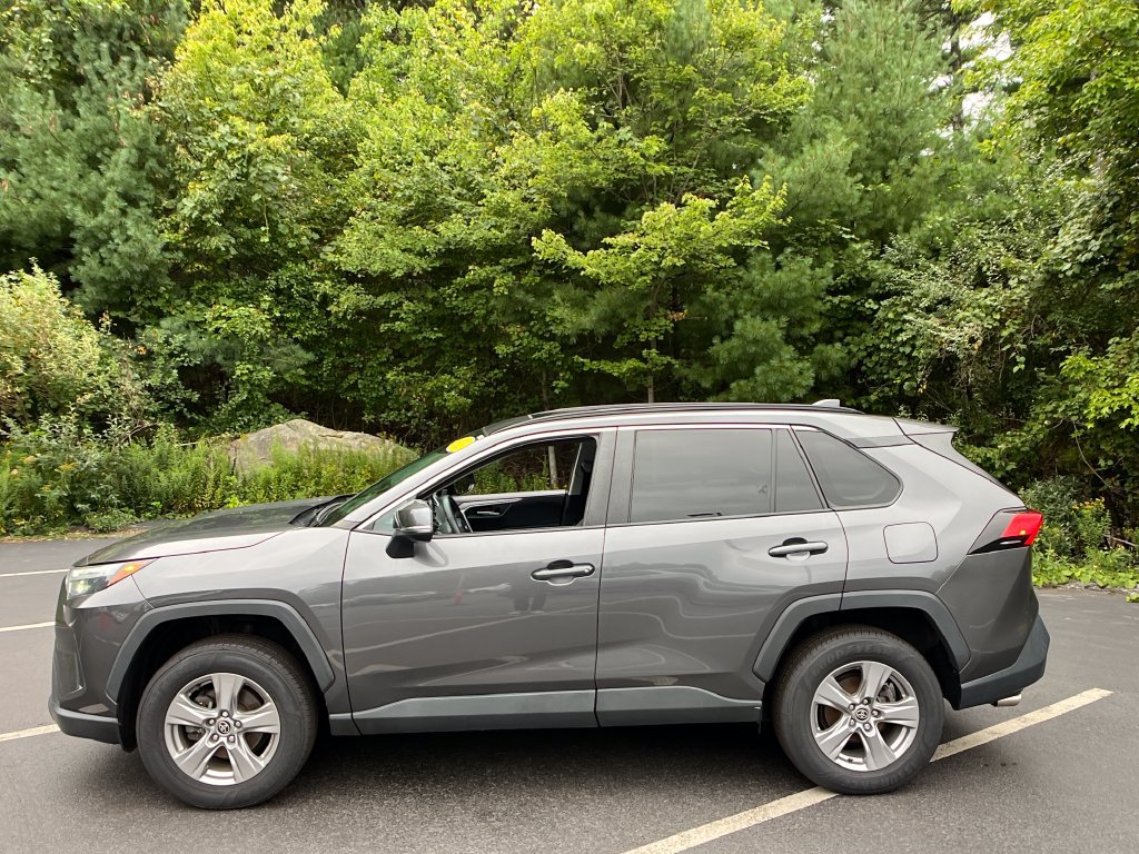 Used 2022 Toyota RAV4 XLE w/ Convenience Package AWD/4WD image 2