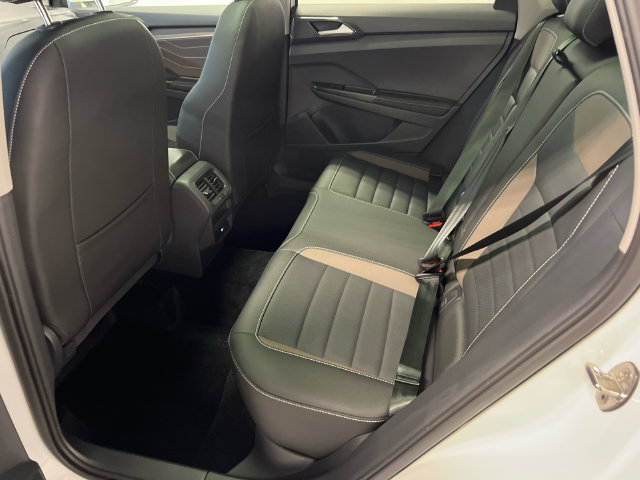 Certified 2024 Volkswagen Taos SEL AWD/4WD image 16