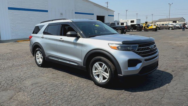 Used 2022 Ford Explorer XLT image 2