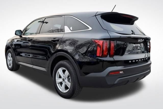 Used 2022 Kia Sorento LX image 7