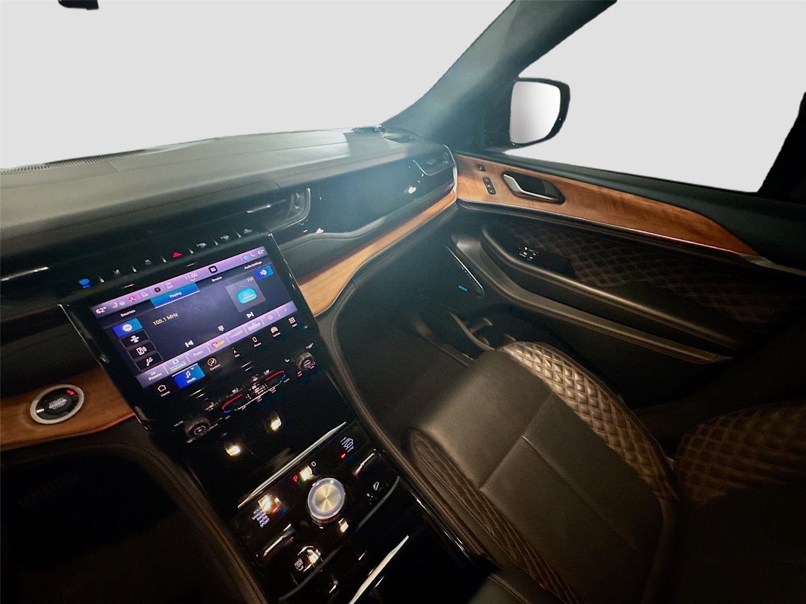 Used 2022 Jeep Grand Cherokee Summit image 8