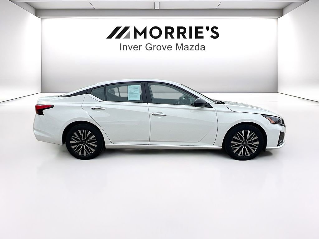 Used 2025 Nissan Altima 2.5 SV FWD image 4