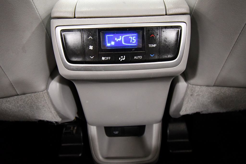 Used 2019 Toyota Highlander XLE w/ Protection Package #3 AWD/4WD image 17