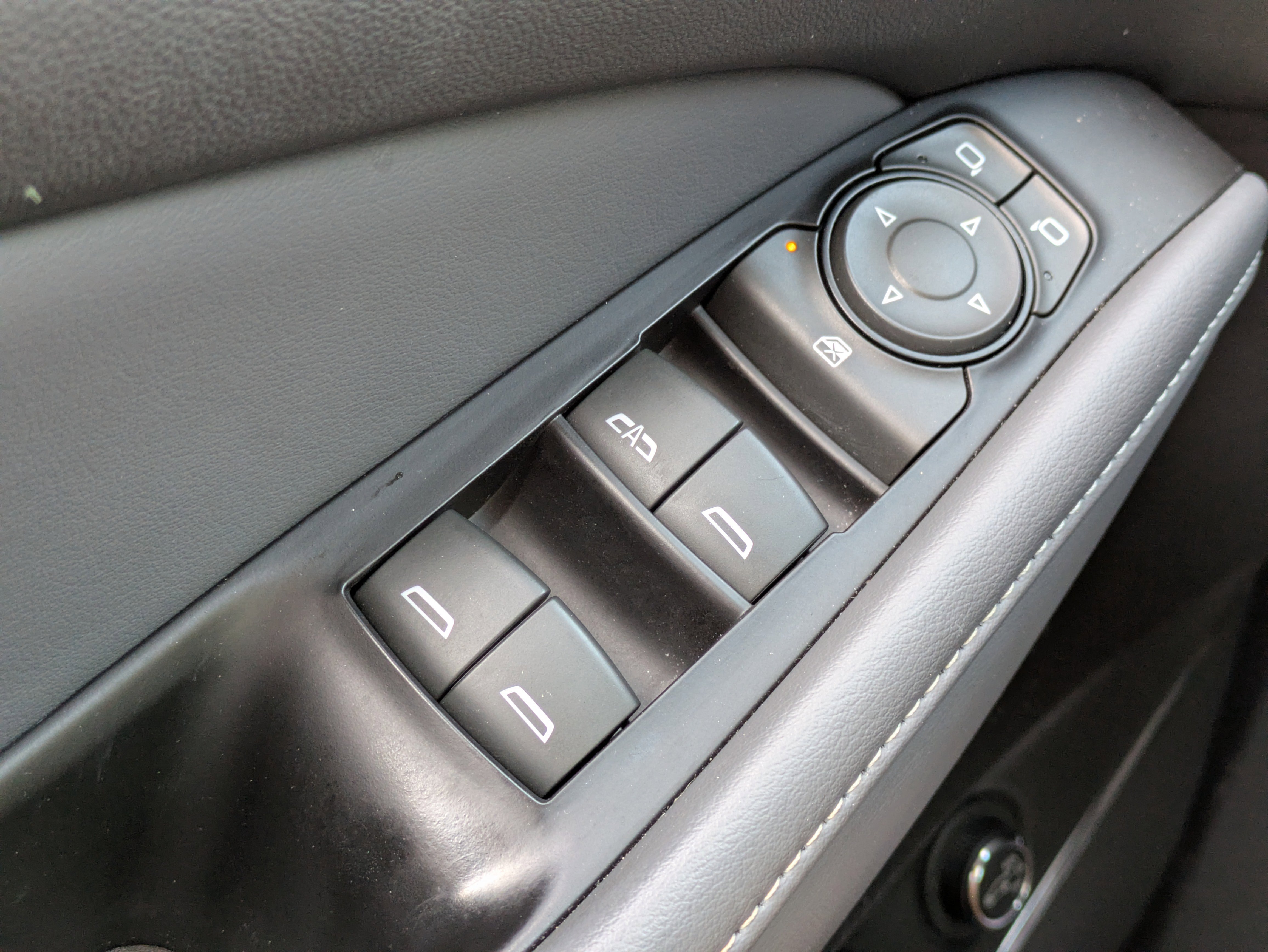 Used 2020 Buick Enclave Essence w/ Sport Touring Edition image 23