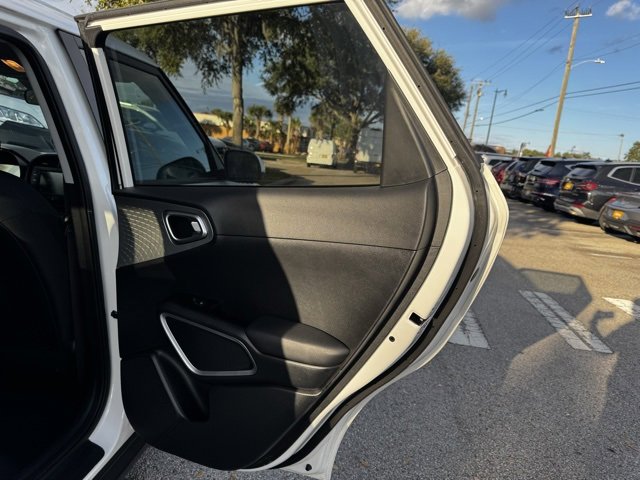 Used 2024 Kia Soul LX w/ Option Group 015 image 17