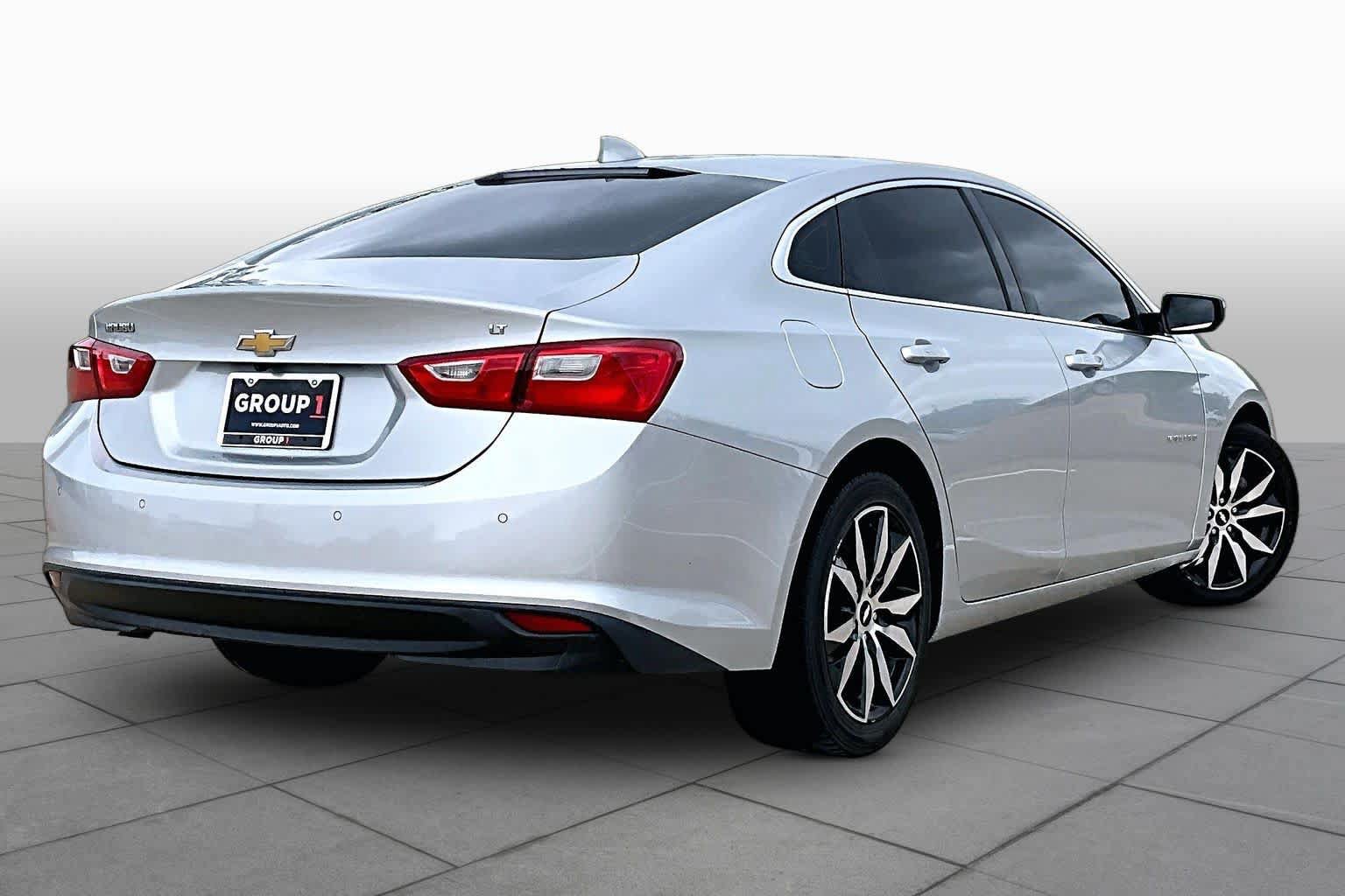 Used 2017 Chevrolet Malibu LT w/ Leather Package FWD image 13