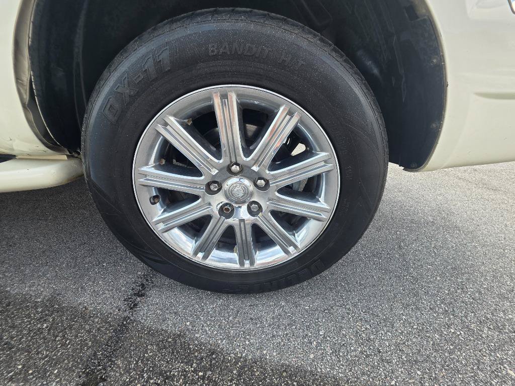 Used 2009 Chrysler Aspen Limited RWD image 23