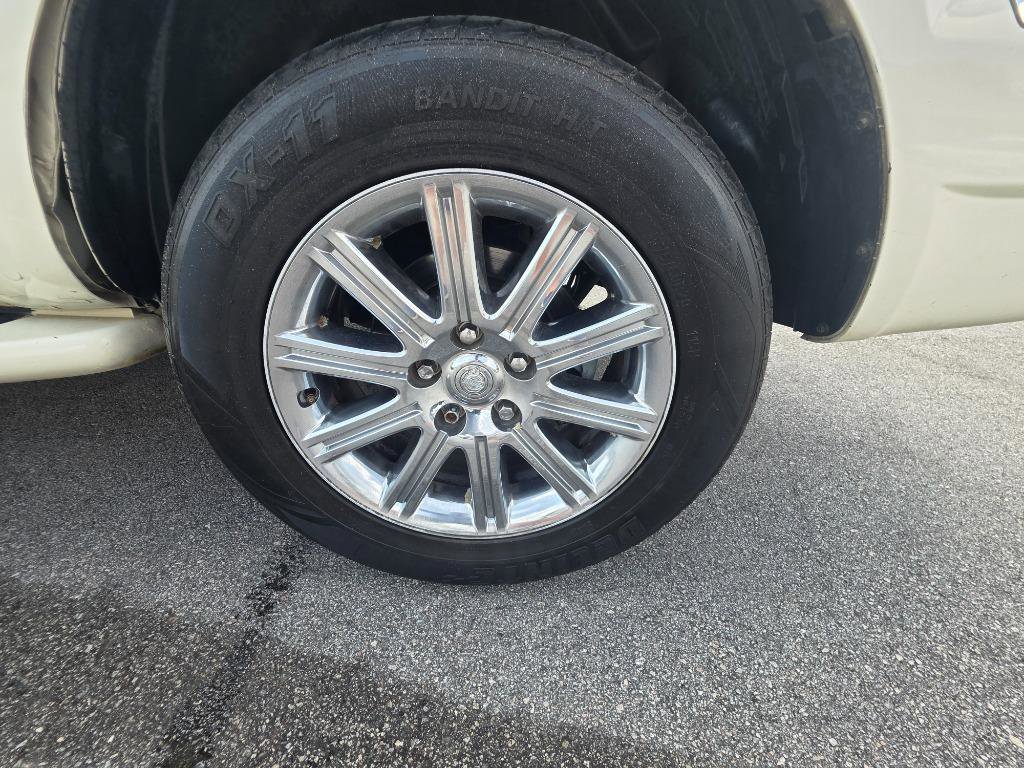 Used 2009 Chrysler Aspen Limited RWD image 23
