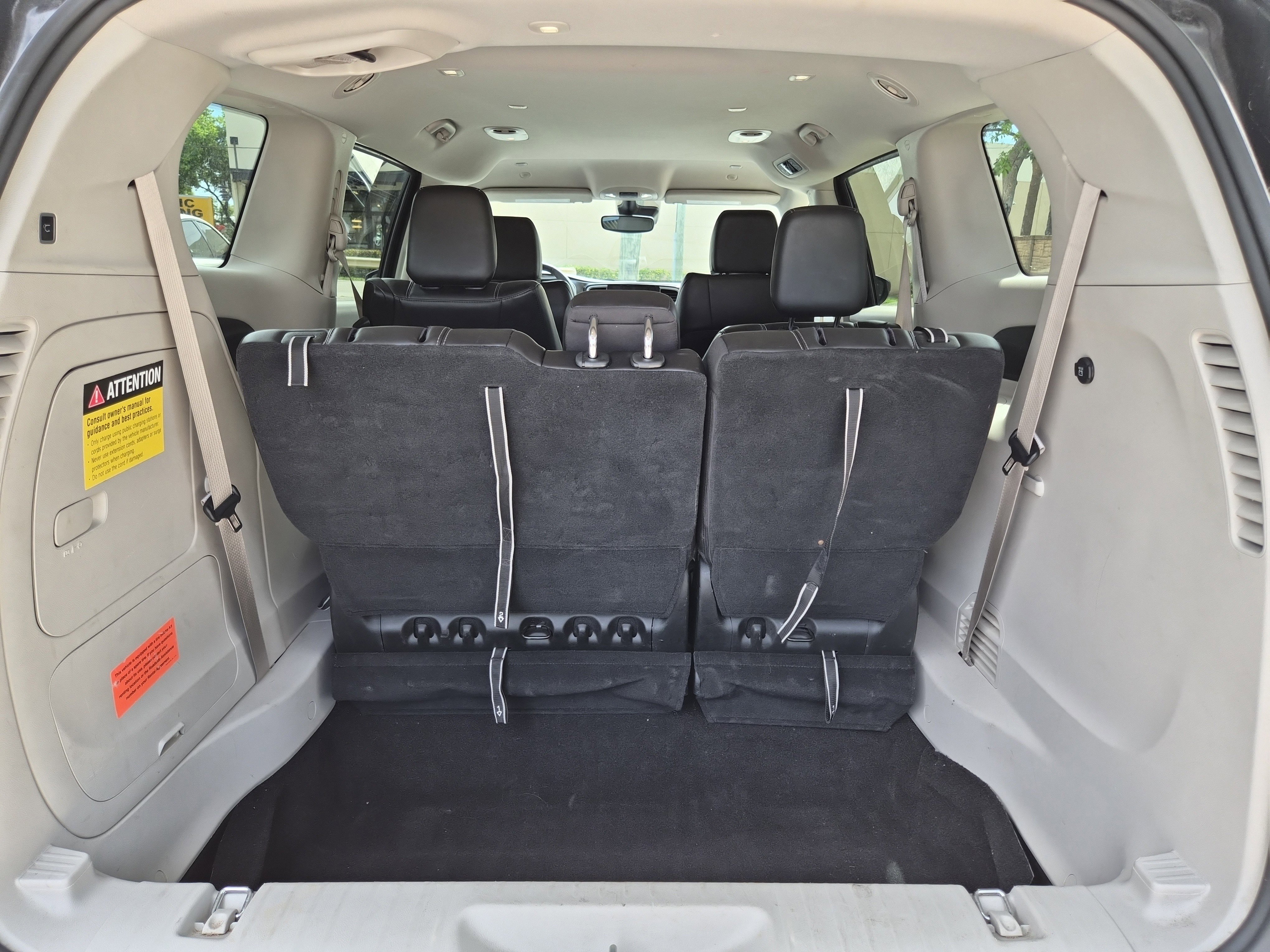 Used 2023 Chrysler Pacifica Touring-L image 9