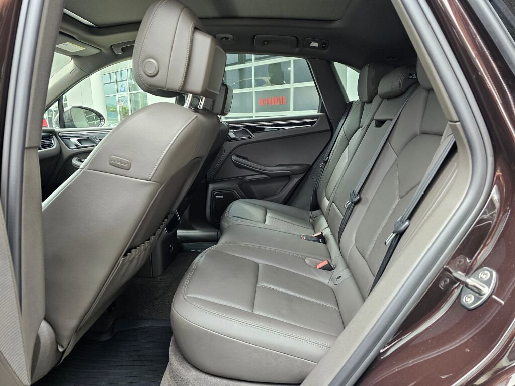 Used 2021 Porsche Macan AWD/4WD image 17