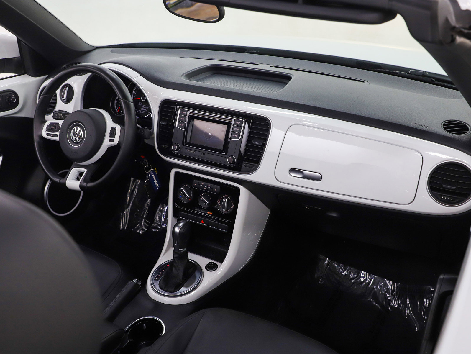 Used 2019 Volkswagen Beetle 2.0T S FWD image 11