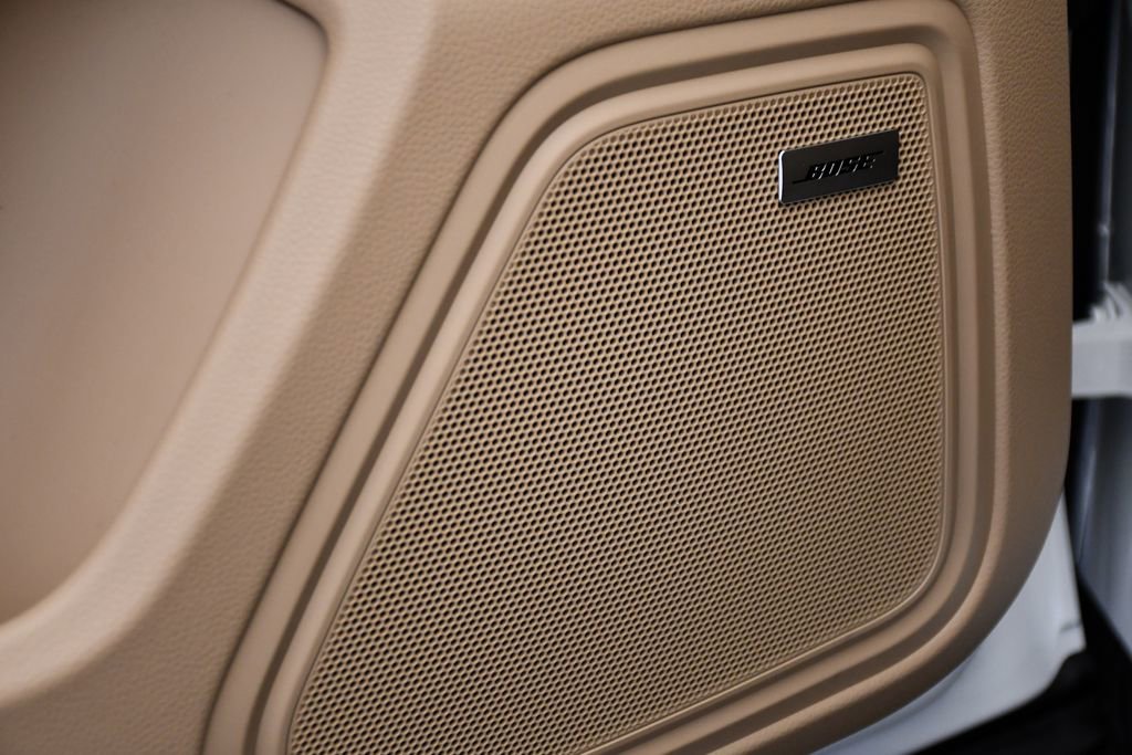 Certified 2025 Porsche Macan image 38