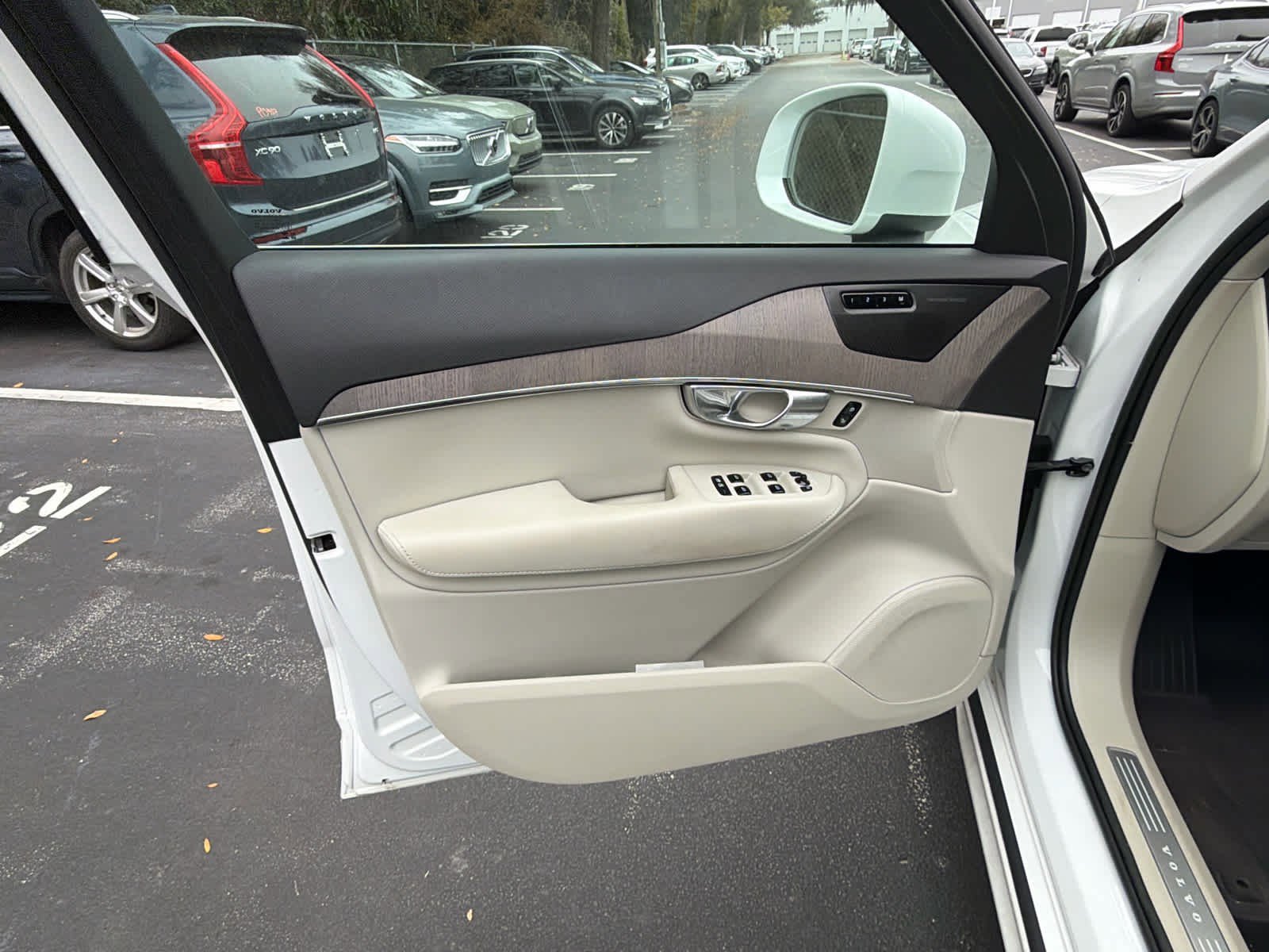 Used 2023 Volvo XC90 B5 Plus w/ Protection Package Premier image 24