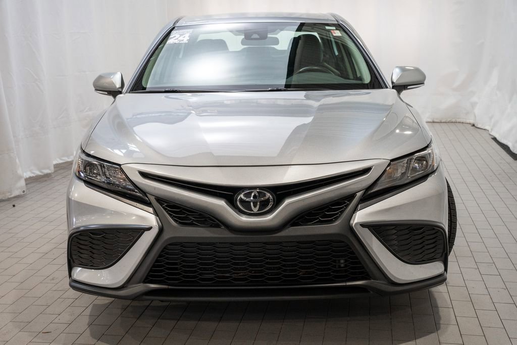 Used 2024 Toyota Camry SE image 2