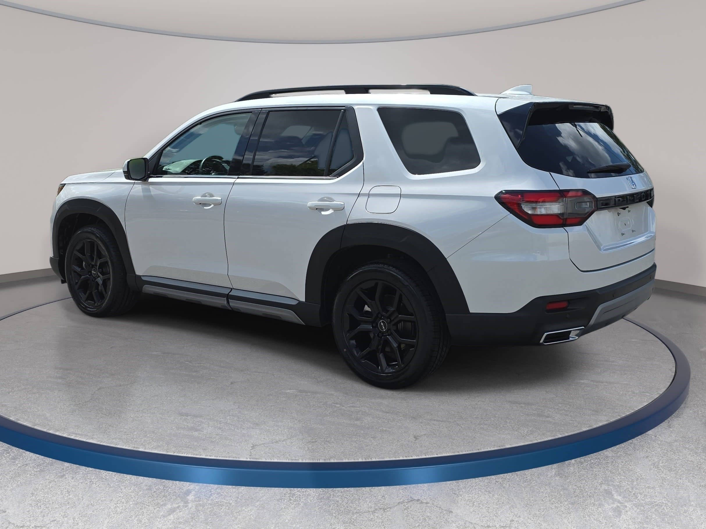 Used 2025 Honda Pilot Touring image 7