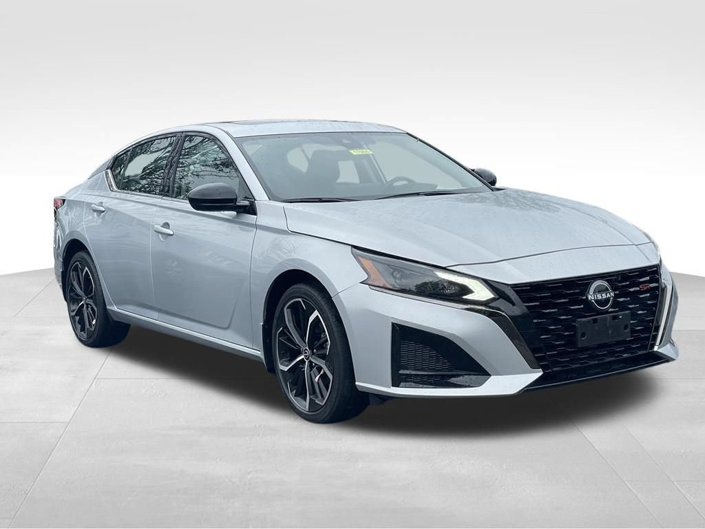 Certified 2023 Nissan Altima 2.5 SR w/ SR Premium Package AWD/4WD image 5