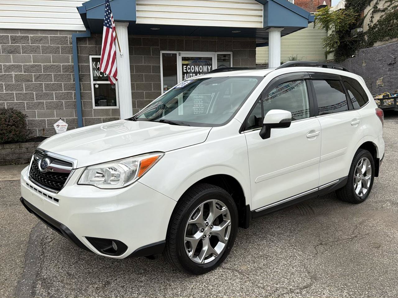 Used 2016 Subaru Forester 2.5i Touring AWD/4WD image 1