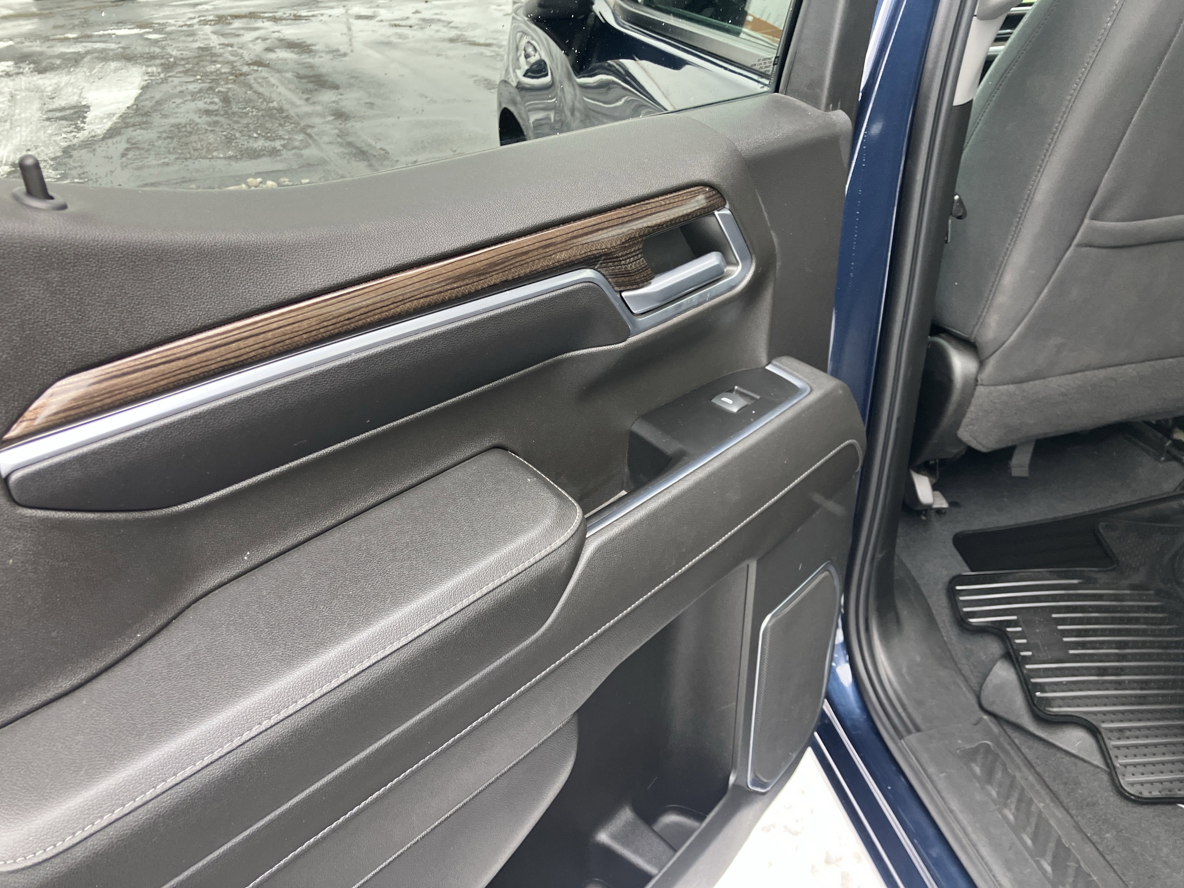 Used 2022 Chevrolet Silverado 1500 LT image 12