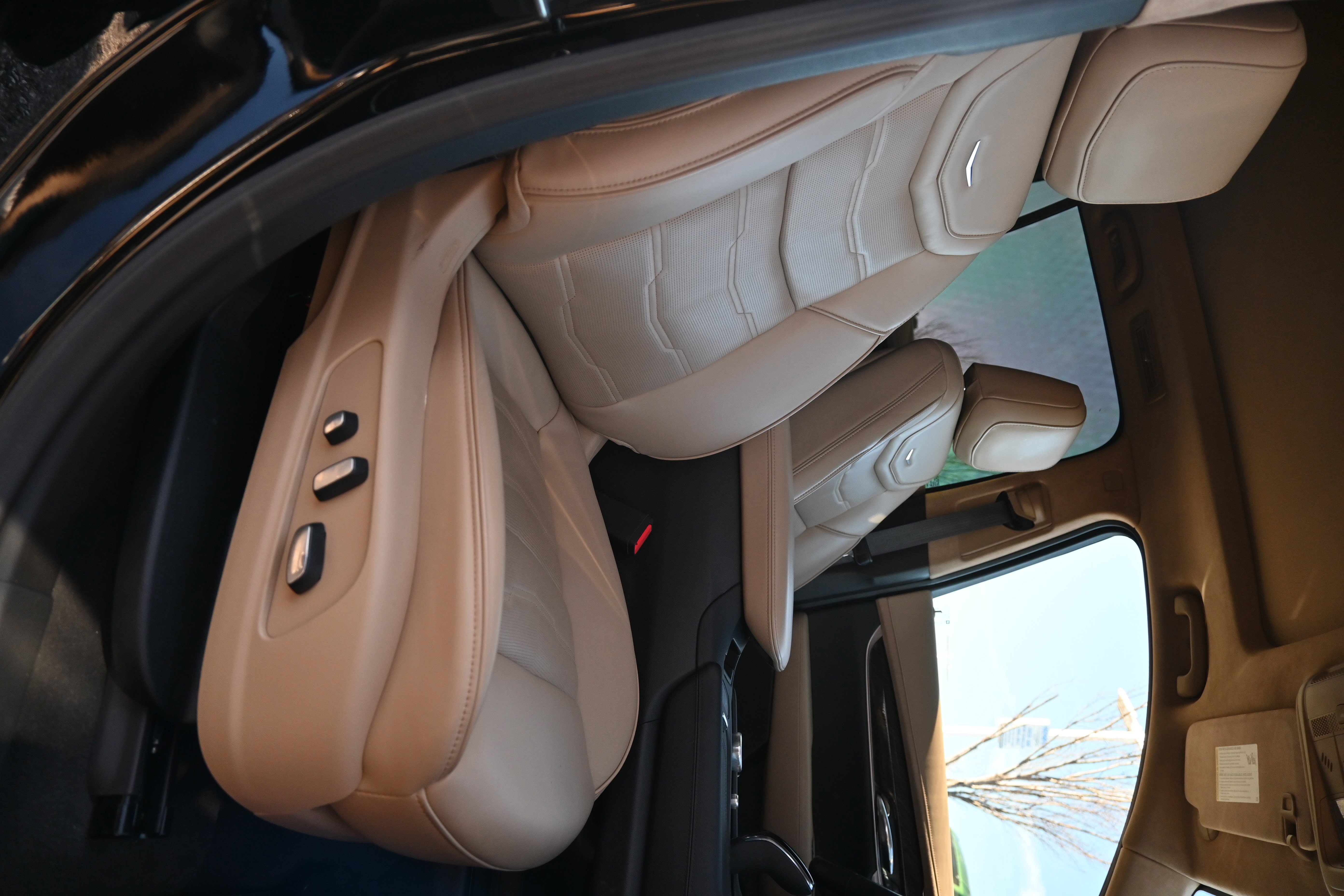 Used 2024 Cadillac XT6 Sport w/ LPO, Onyx Lite Package image 35