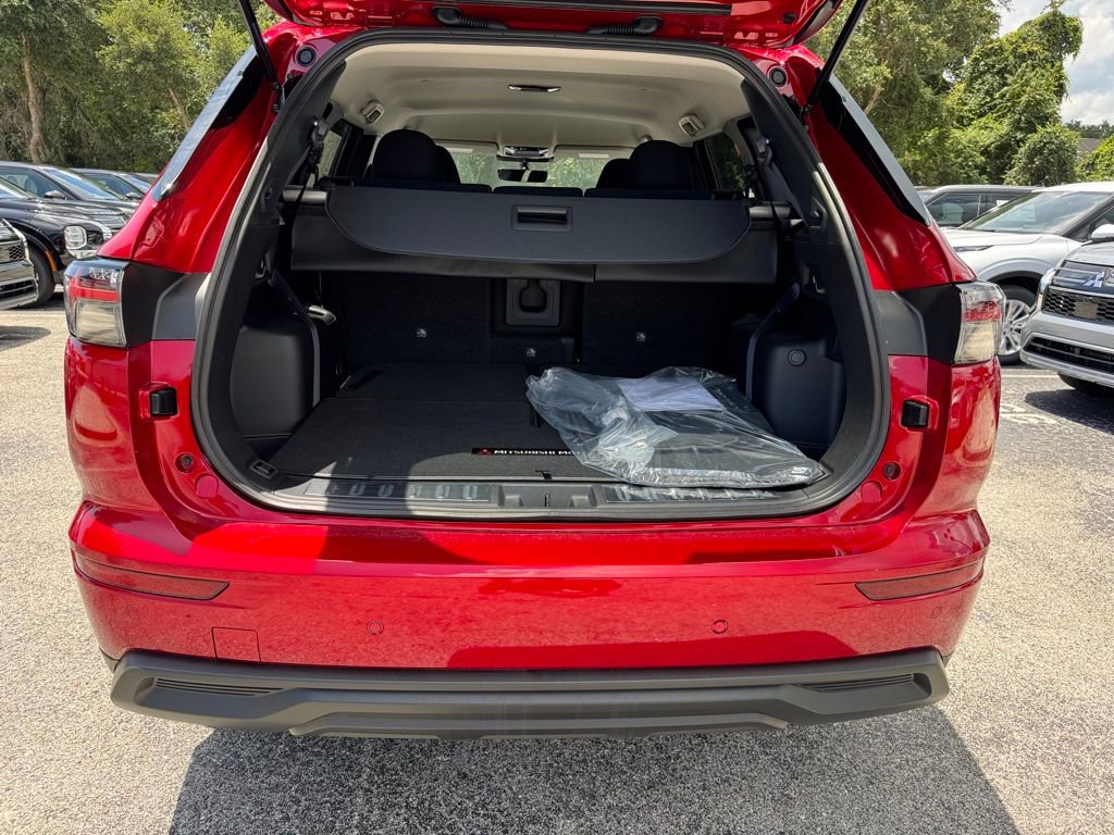 New 2025 Mitsubishi Outlander ES image 13