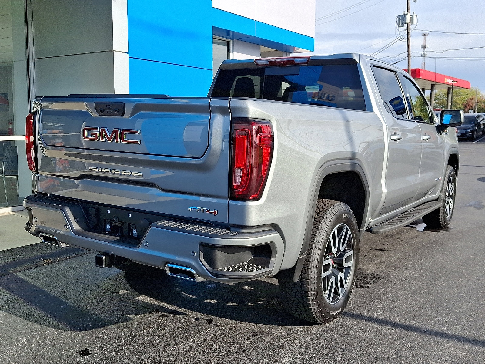 Used 2025 GMC Sierra 1500 AT4 image 6