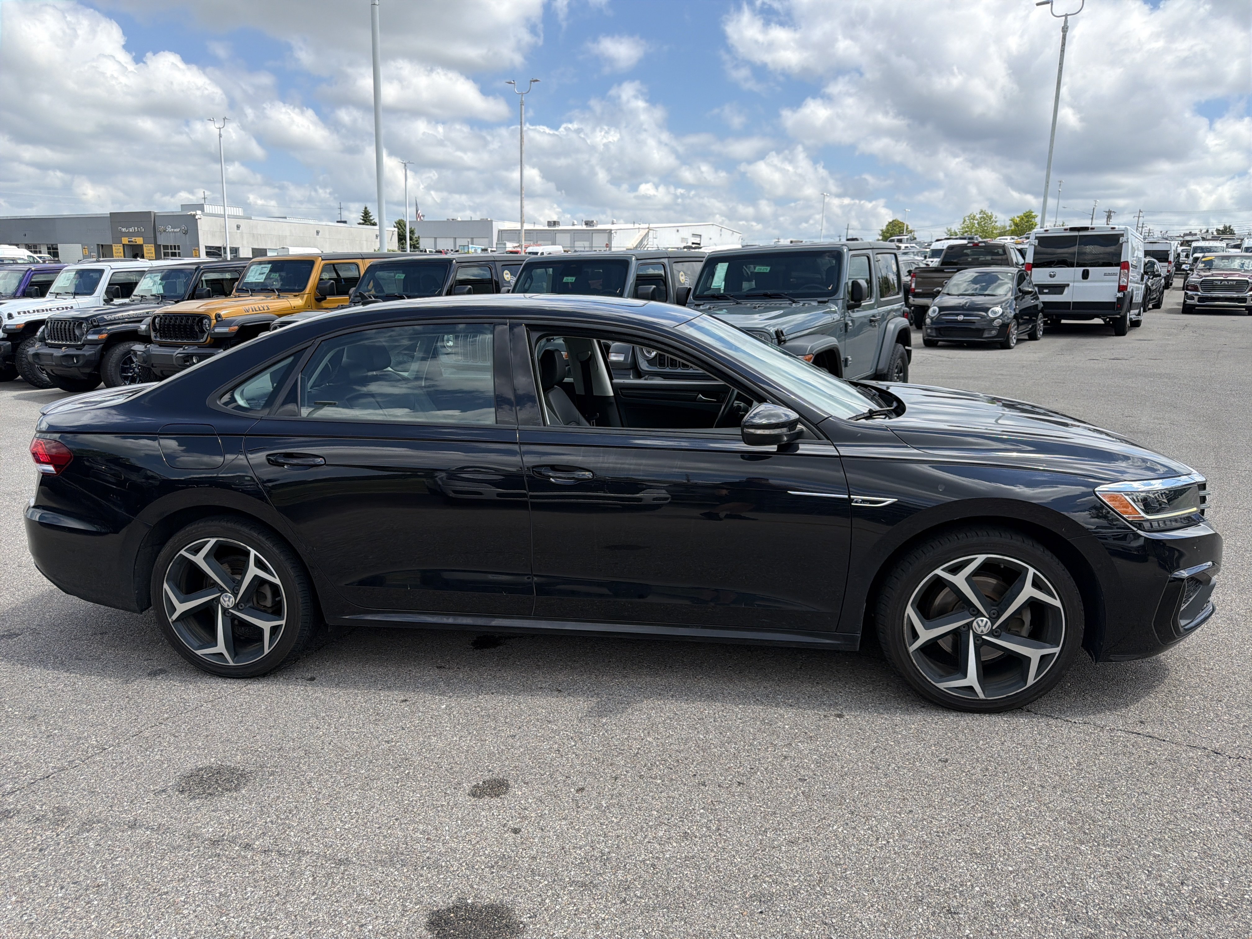 Used 2020 Volkswagen Passat 2.0T R-Line FWD image 12