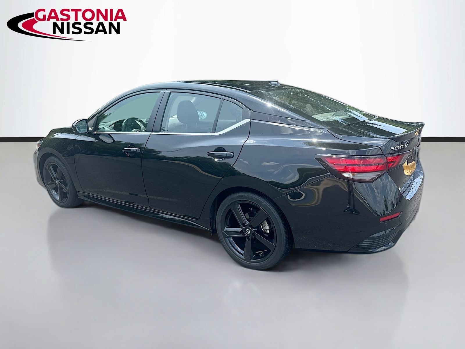 Used 2025 Nissan Sentra SR FWD image 6