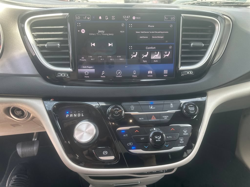 Used 2022 Chrysler Pacifica Touring-L FWD image 13
