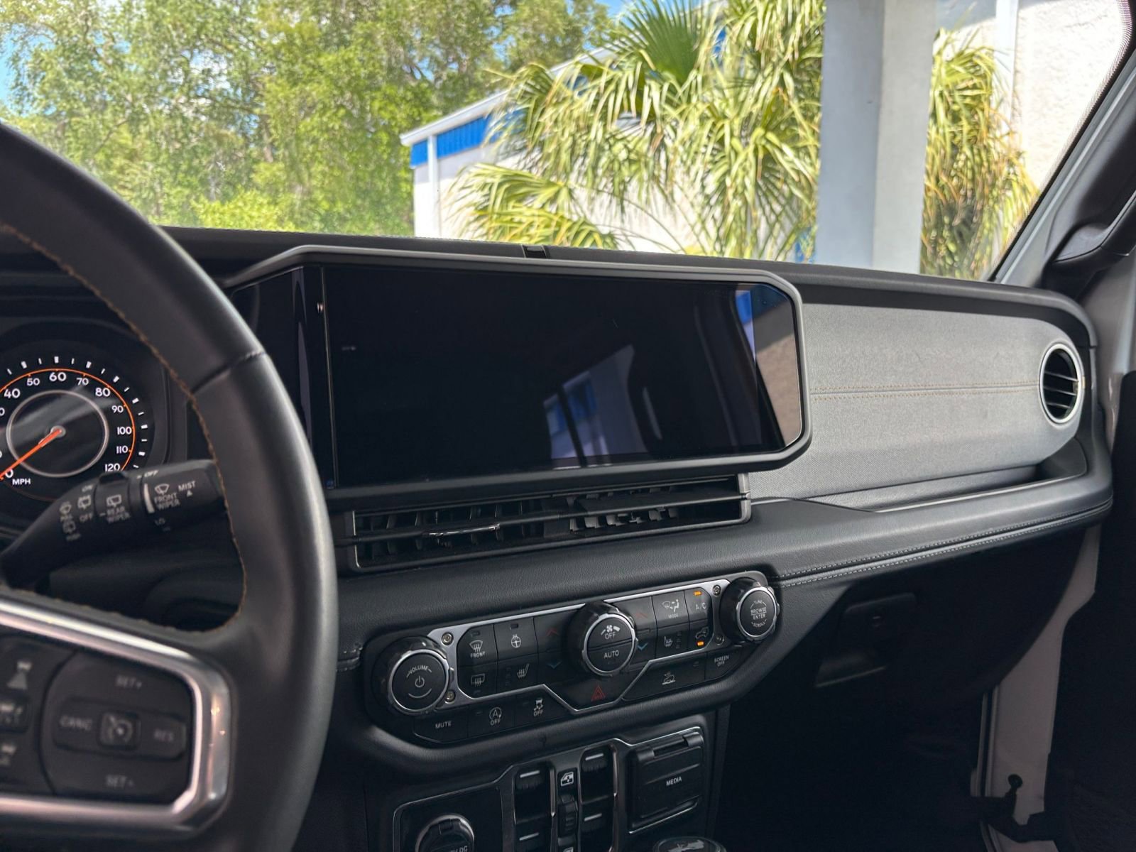 Used 2025 Jeep Wrangler Sahara AWD/4WD image 17