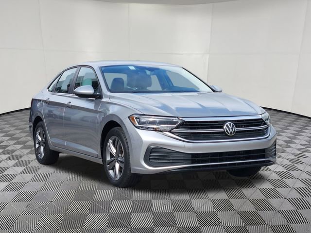 Used 2024 Volkswagen Jetta SE FWD image 2