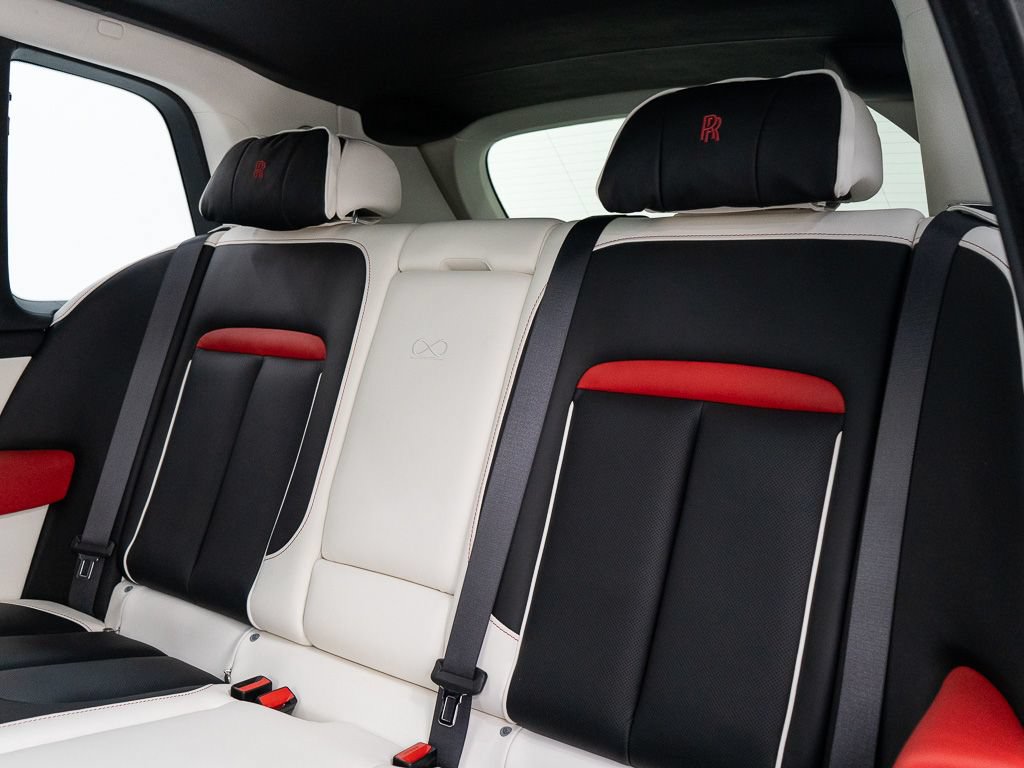 Certified 2023 Rolls-Royce Cullinan Black Badge w/ Driver's Package AWD/4WD image 27