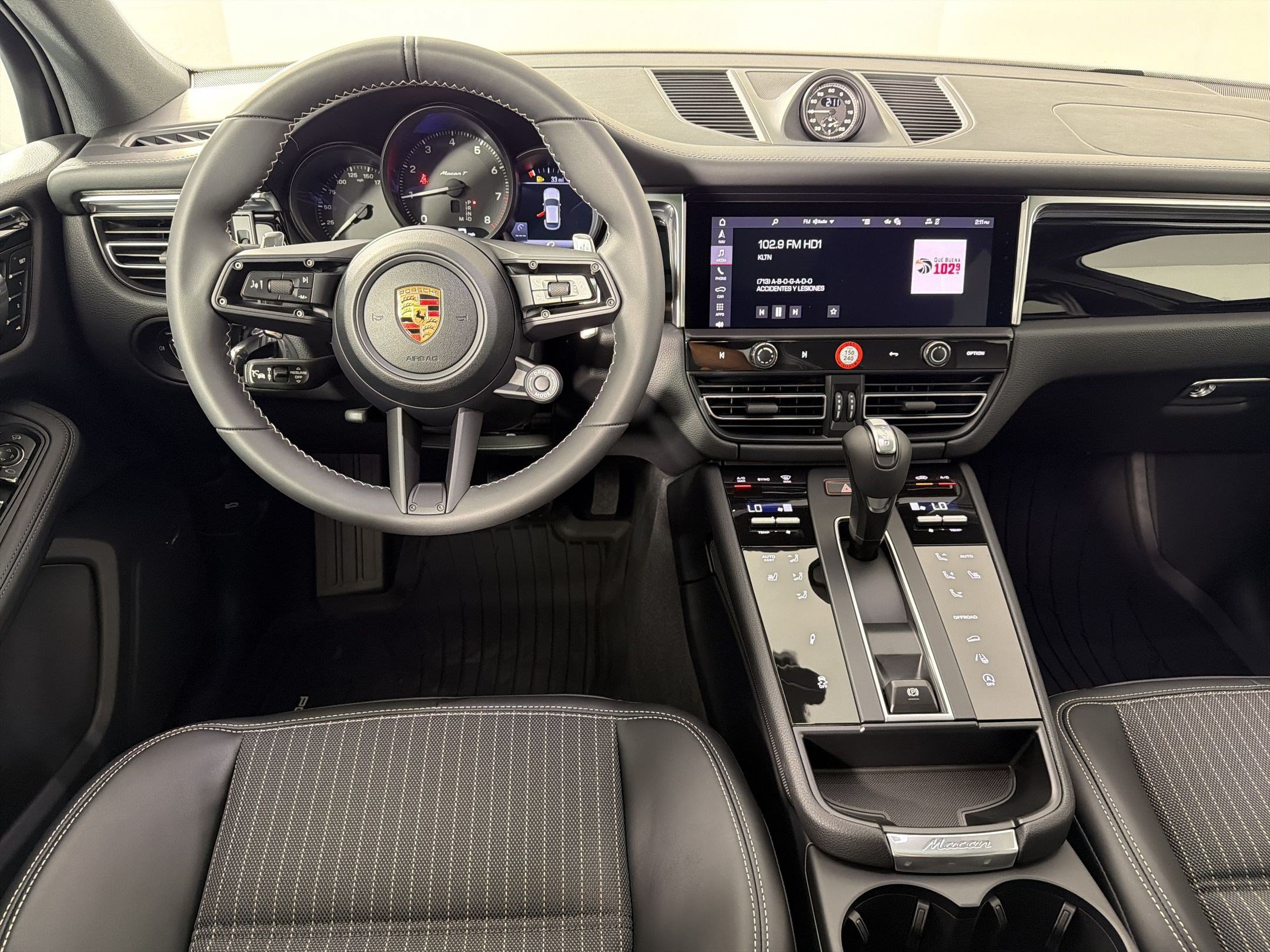 Used 2026 Porsche Macan Turbo AWD/4WD image 27